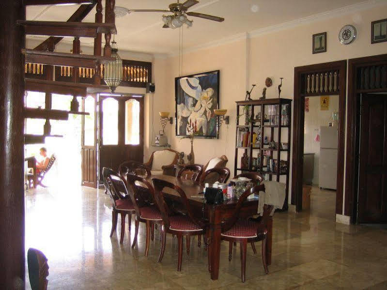 Ombak Putih Bungalows 2*