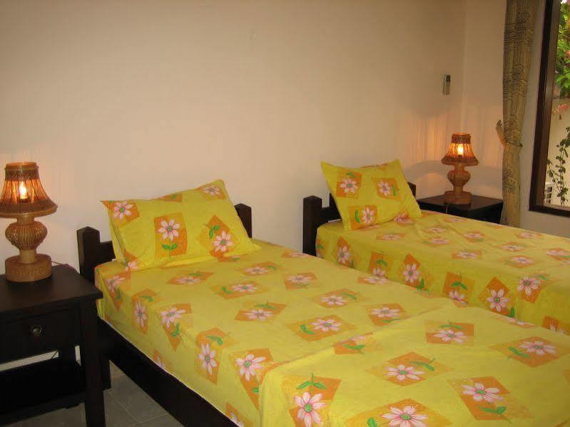 Ombak Putih Bungalows 2*