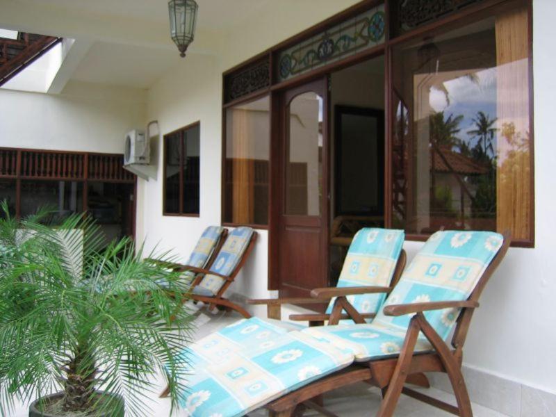 Taman liburan Ombak Putih Bungalows